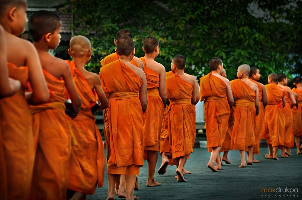 Uniforme religieux traditionnel bouddhiste orange